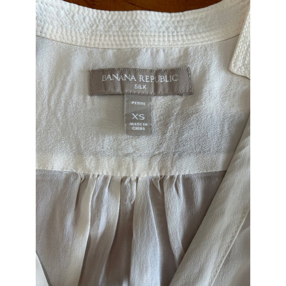 Banana Republic Silk Sleeveless Blouse XS Petite White Hidden Button Shell Top - Picture 7 of 7